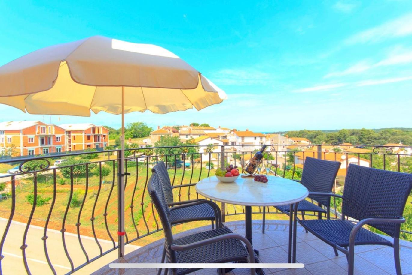 4 Palme Apartments A Funtana Dış mekan fotoğraf