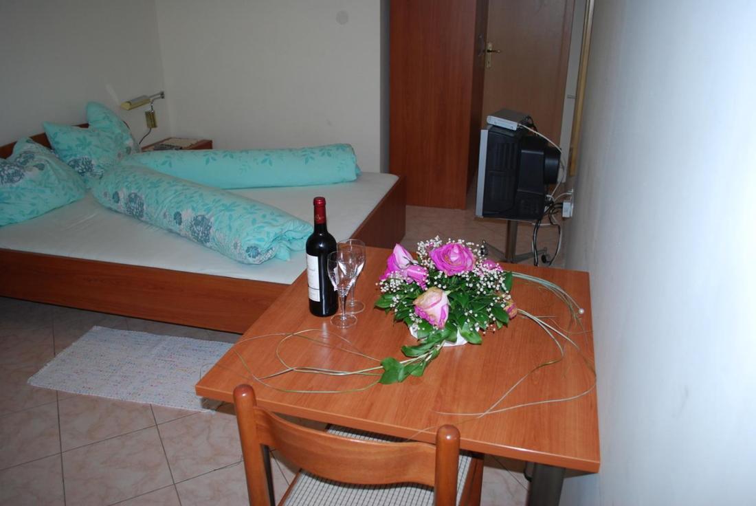 4 Palme Apartments A Funtana Dış mekan fotoğraf